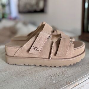 Womens UGG® Goldenstar Hi Slide Sandal - Sand (NEW Size 10)